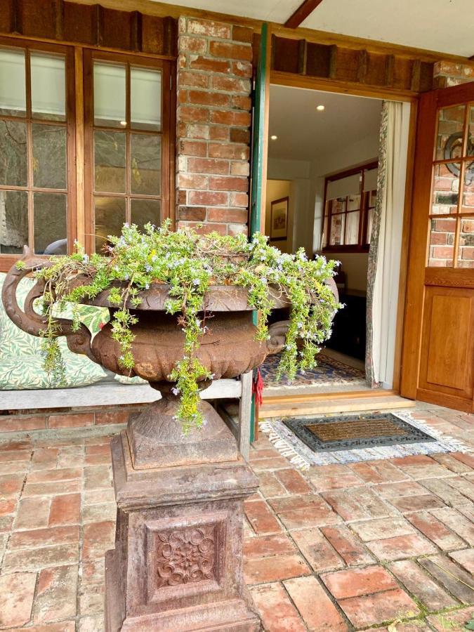 Mill Cottage - Boutique Accommodation And Garden Акароа Экстерьер фото