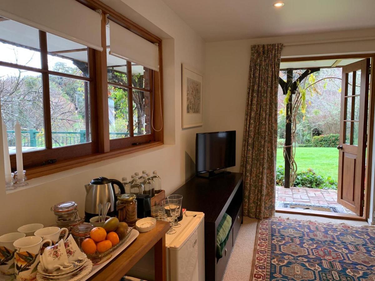 Mill Cottage - Boutique Accommodation And Garden Акароа Экстерьер фото